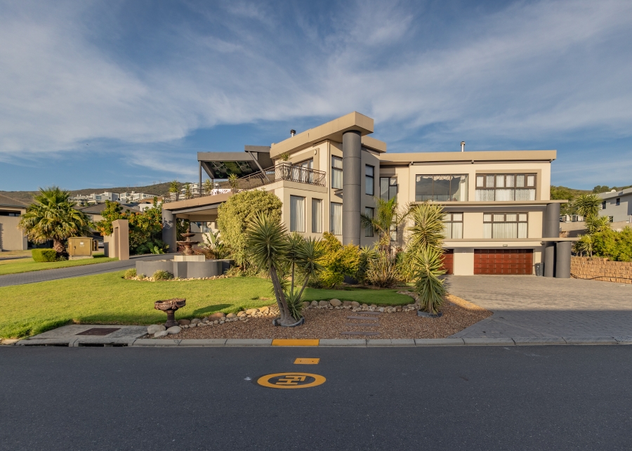 4 Bedroom Property for Sale in Baronetcy Estate Western Cape